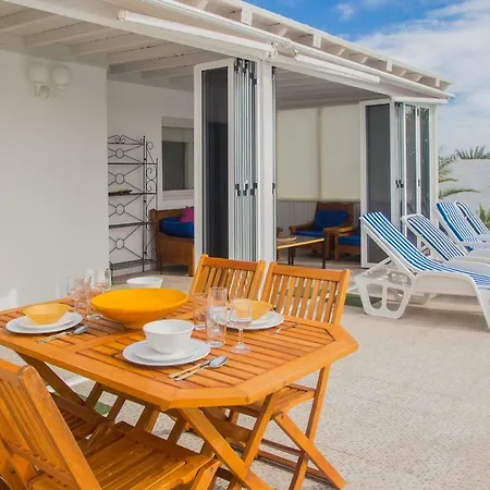 Violetta - Delightful 2 Bedroomed Villa Playa Blanca (Lanzarote)